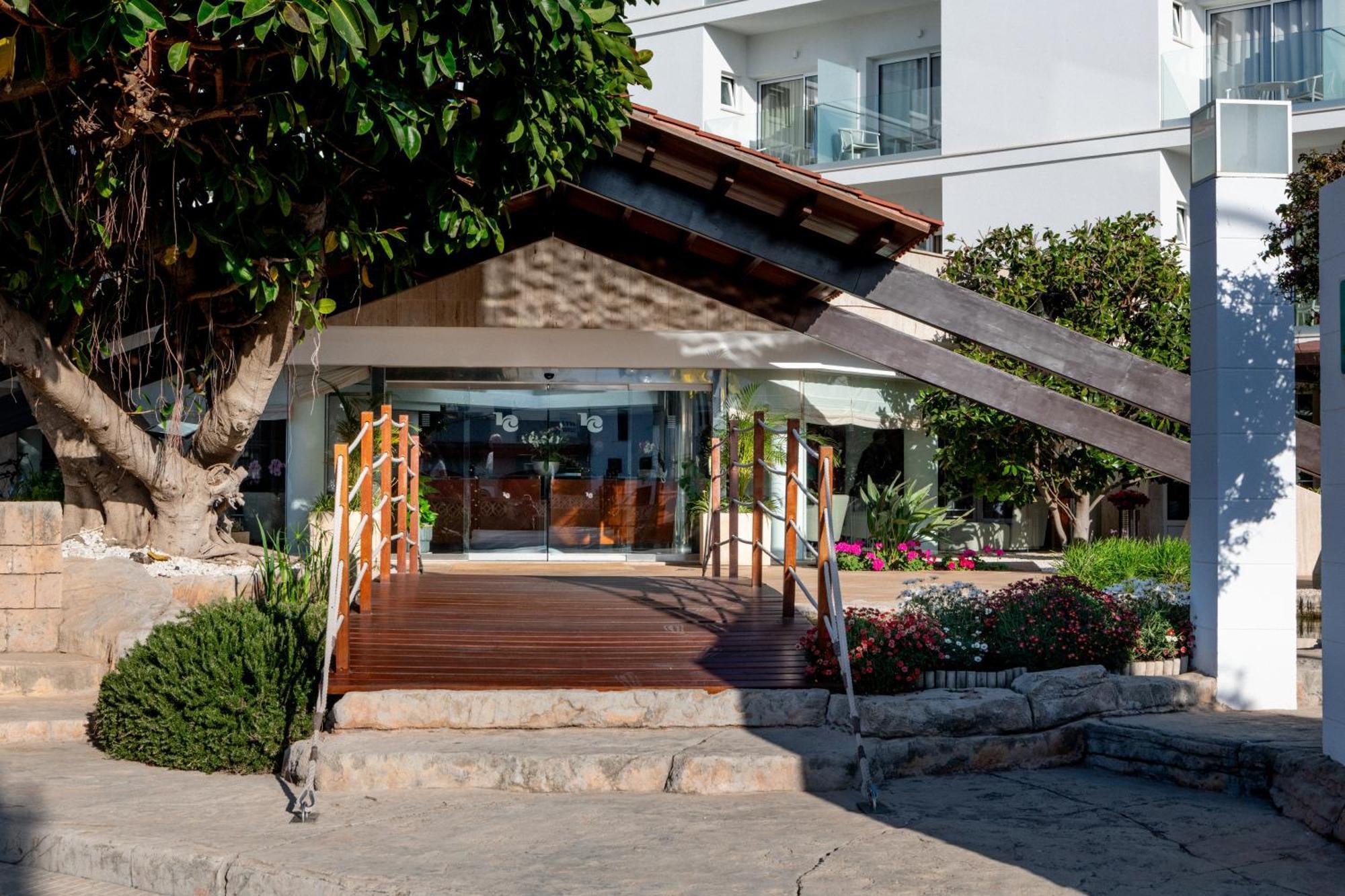 Hotel Capricho Cala Ratjada  Bagian luar foto